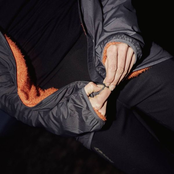 Куртка для бігу Inov-8 Climashell Pro Alpha жіноча (чорний)