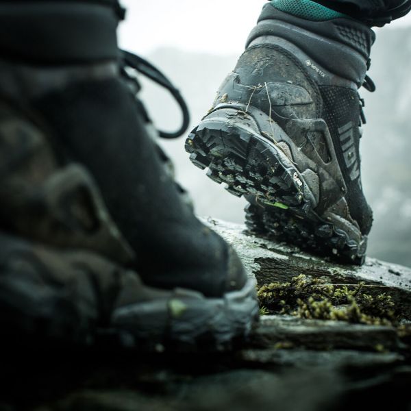 Кроссовки для трекинга мужские высокие Inov-8 Roclite Pro G 400 GTX мембранные (черный)